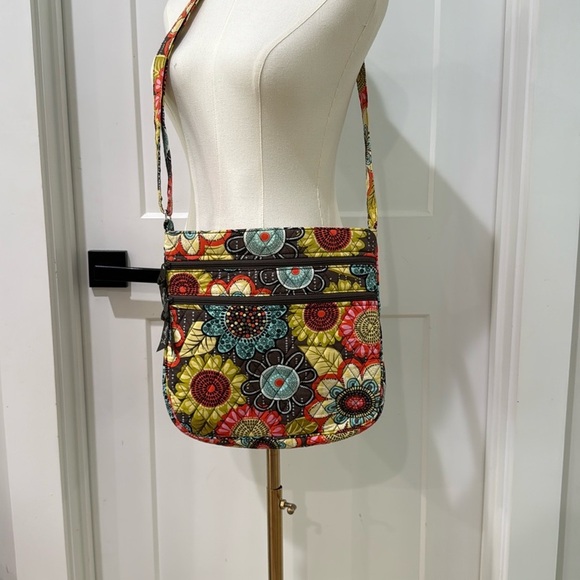 Vera Bradley Crossbody Bag Floral with Quilted Design With Packets - Picture 1 of 15